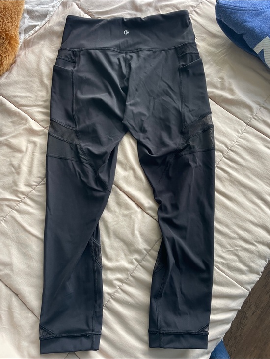 lululemon athletica Pants - lululemon athletica Black womens capris leggings